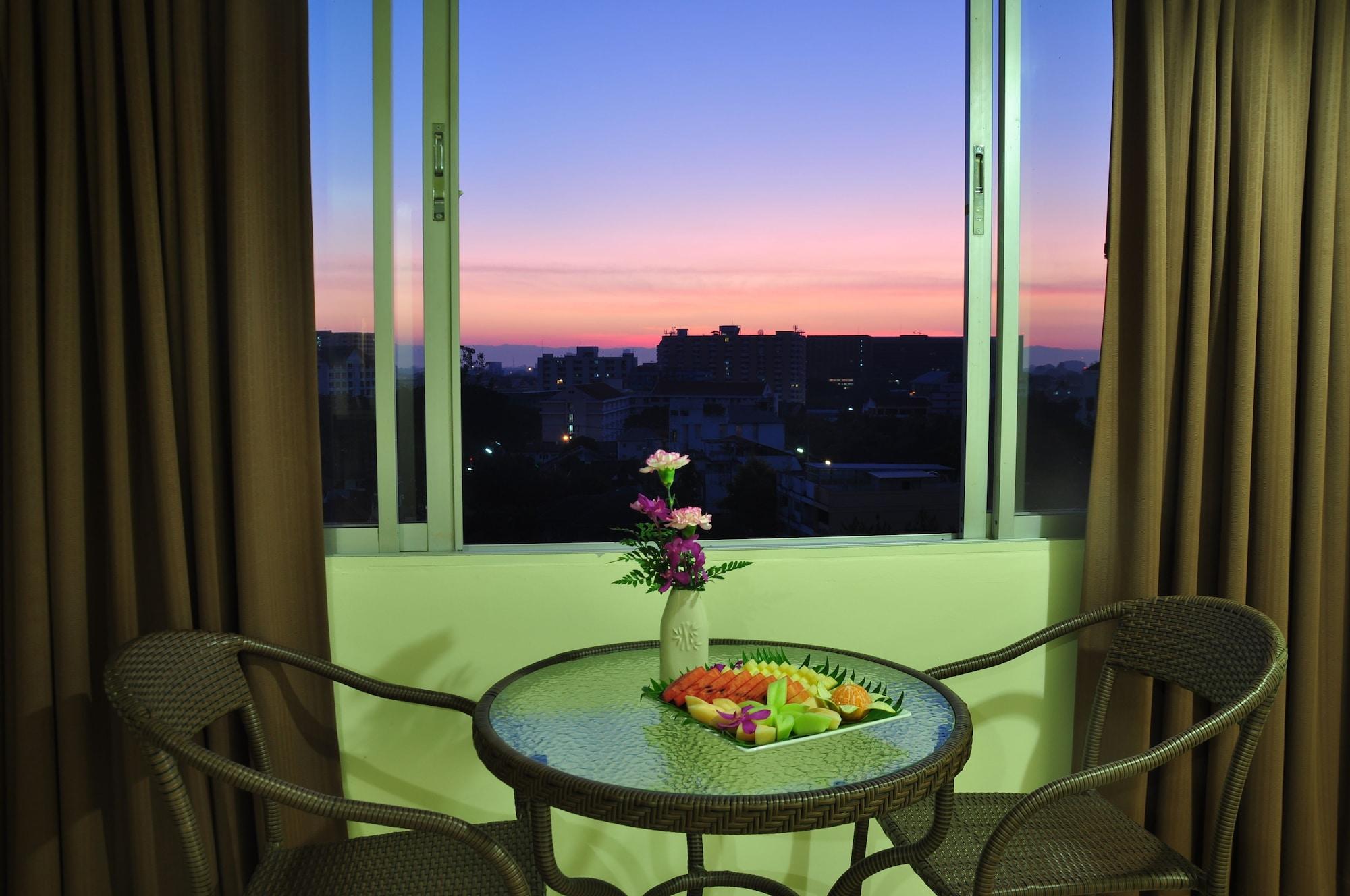 Mayflower Grande Hotel Chiang Mai Dış mekan fotoğraf