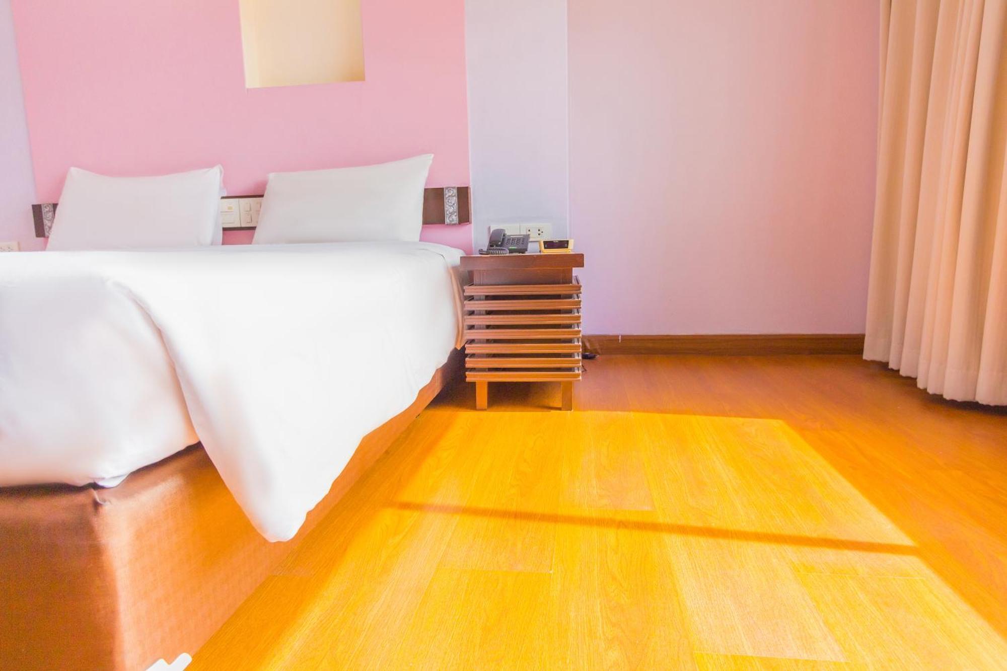 Mayflower Grande Hotel Chiang Mai Dış mekan fotoğraf